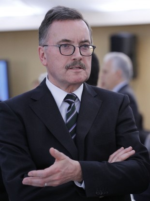 Jürgen Stark is to quit the ECB nearly three years early, apparently in dispute at moves to buy more bonds and to reduce interest rates.