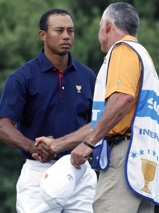 r Tiger Woods, left, shakes hands with his former caddie Steve Williams.