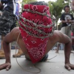 A Filipino penitent wears a crown of barb wire during Good Friday rituals at the municipality of Paombong, Philippines (AP Photo/Aaron Favila)