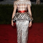 Elizabeth Banks in a patterned Mary Katrantzou