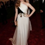 Amy Adams in Giambattista Valli Haute Couture.