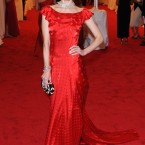Jaime King wears a custom dress by Topshop. Nice!