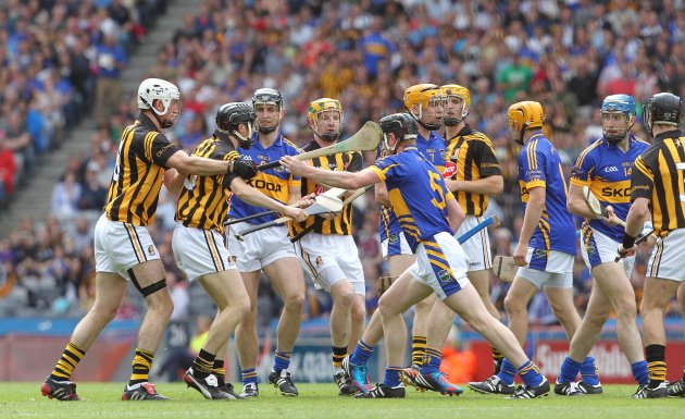 A fight breaks out in the opening minutes 19/8/2012