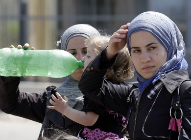 Syrian refugees arriving at the Turkish Cilvegozu gate border yesterday